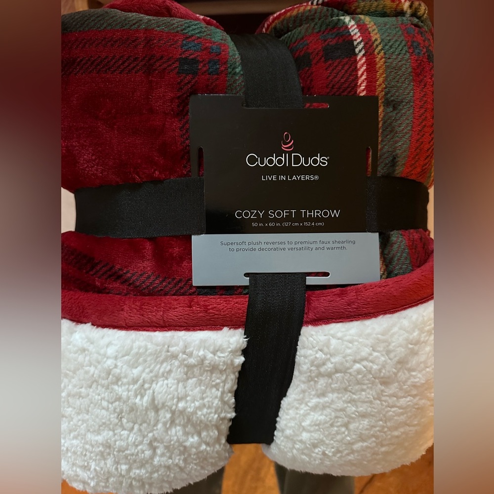 BRAND NEW•Cuddl Duds•Cozy Soft Throw